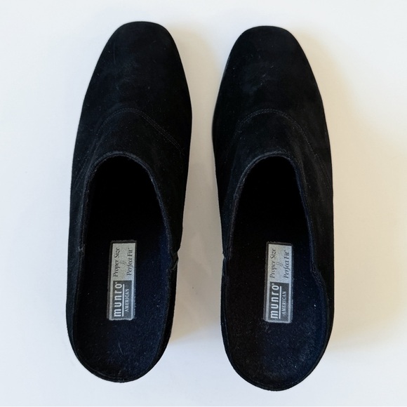 Munro American Slip On Heels - Picture 2 of 6